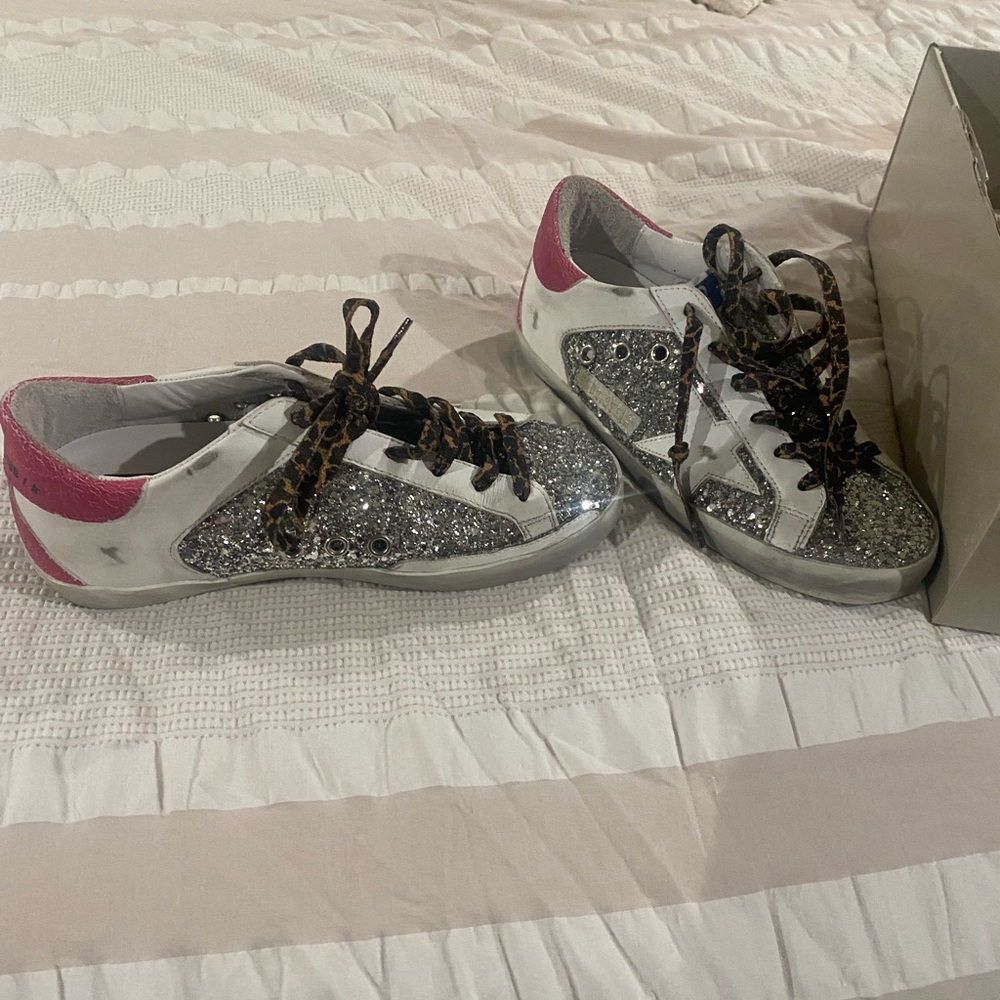 Golden goose super stars. Pass port, box, and dust bag included. Only l tried on